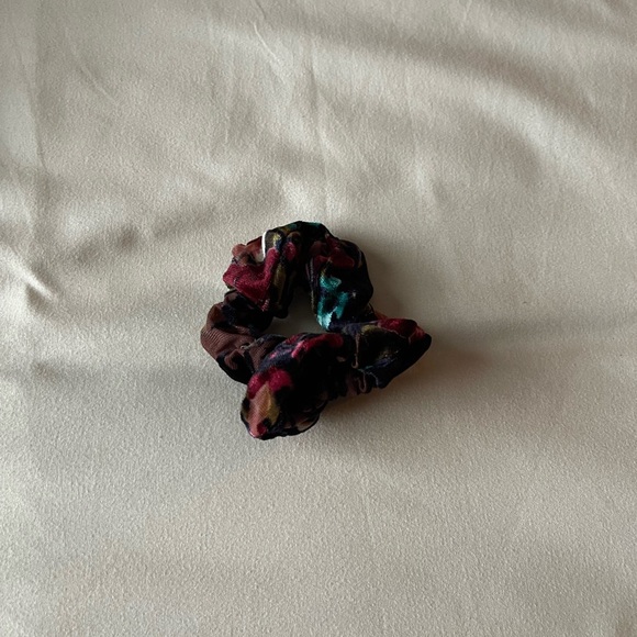 Scrunchies - Picture 5 of 12
